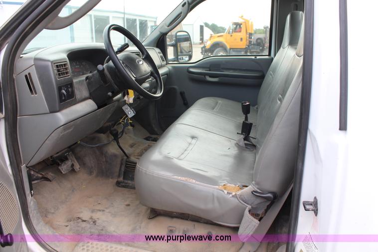 image for item I5989 2003 Ford F350 Super Duty XL pickup truck