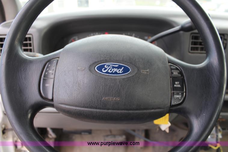 image for item I5989 2003 Ford F350 Super Duty XL pickup truck