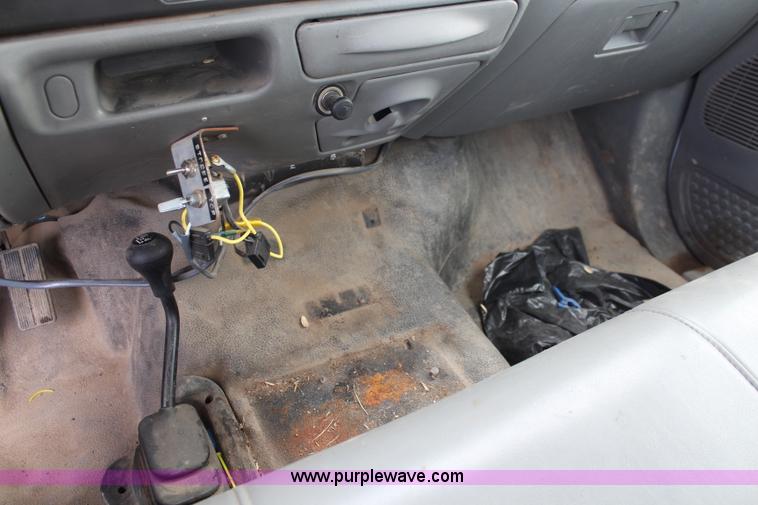 image for item I5989 2003 Ford F350 Super Duty XL pickup truck