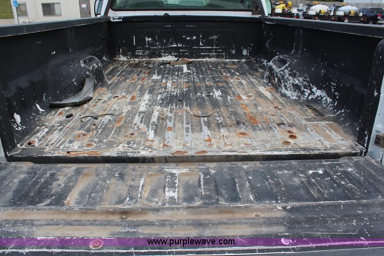 image for item I5989 2003 Ford F350 Super Duty XL pickup truck