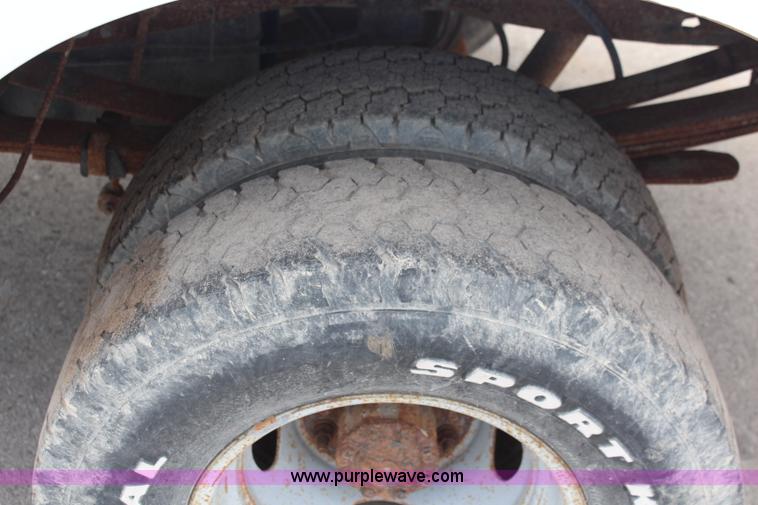 image for item I5989 2003 Ford F350 Super Duty XL pickup truck