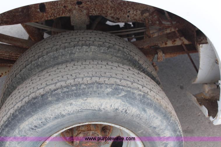 image for item I5989 2003 Ford F350 Super Duty XL pickup truck