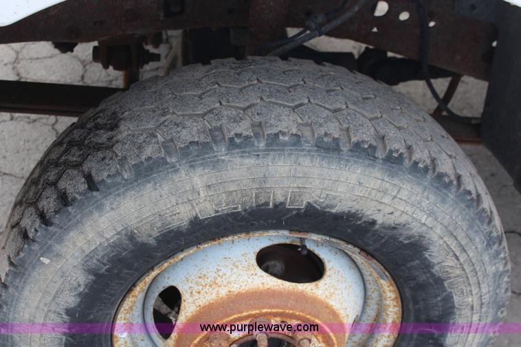 image for item I5989 2003 Ford F350 Super Duty XL pickup truck