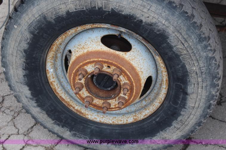 image for item I5989 2003 Ford F350 Super Duty XL pickup truck