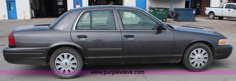 image for item I5996 2011 Ford Crown Victoria Police Interceptor