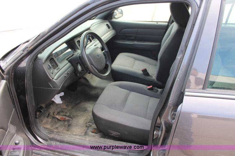 image for item I5996 2011 Ford Crown Victoria Police Interceptor