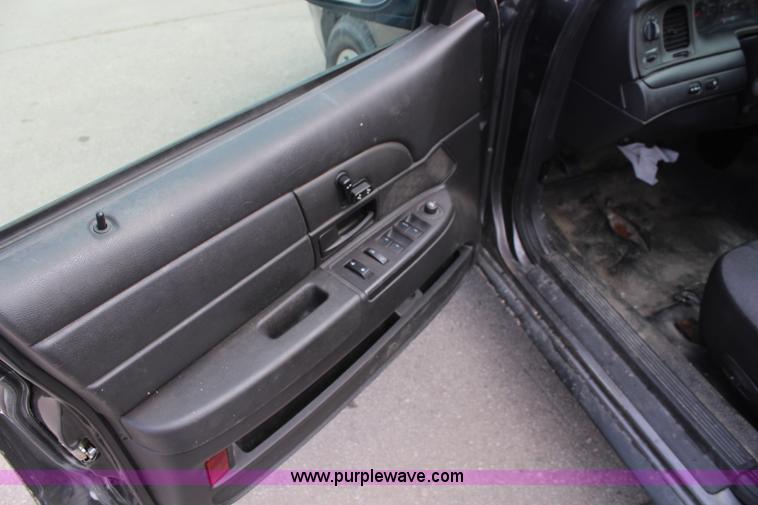 image for item I5996 2011 Ford Crown Victoria Police Interceptor