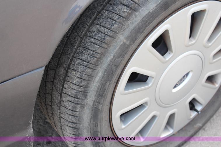 image for item I5996 2011 Ford Crown Victoria Police Interceptor