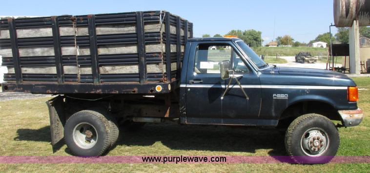 image for item I8936 1988 Ford F350 dump flatbed truck
