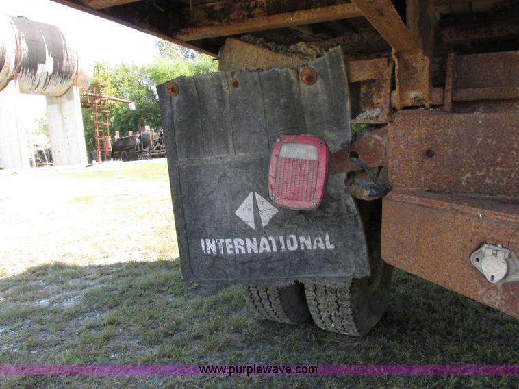 image for item I8936 1988 Ford F350 dump flatbed truck