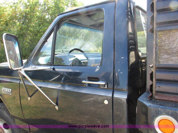 image for item I8936 1988 Ford F350 dump flatbed truck