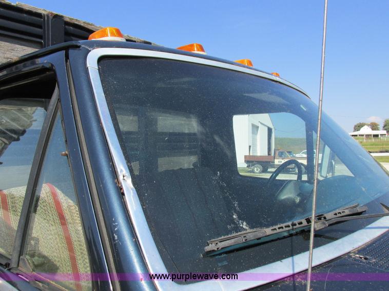 image for item I8936 1988 Ford F350 dump flatbed truck