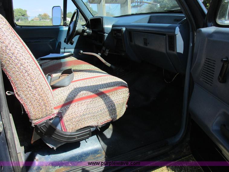 image for item I8936 1988 Ford F350 dump flatbed truck