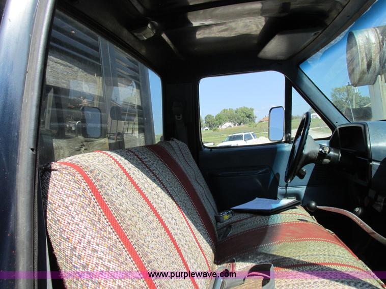 image for item I8936 1988 Ford F350 dump flatbed truck