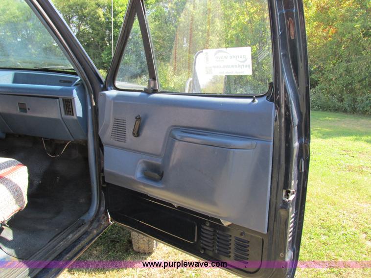 image for item I8936 1988 Ford F350 dump flatbed truck