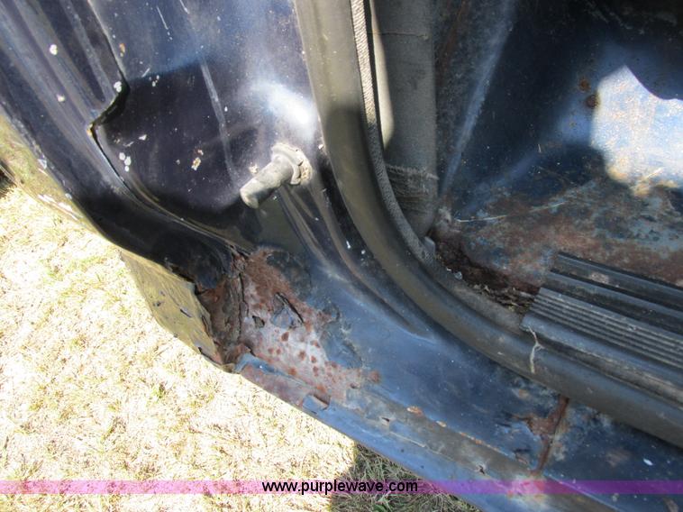 image for item I8936 1988 Ford F350 dump flatbed truck