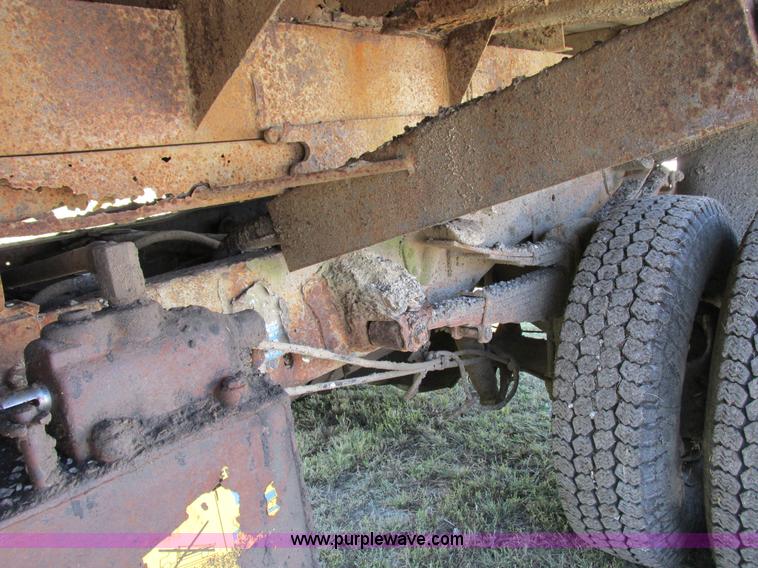 image for item I8936 1988 Ford F350 dump flatbed truck