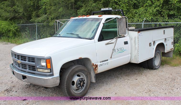 image for item J2233 1999 Chevrolet 3500 utility truck