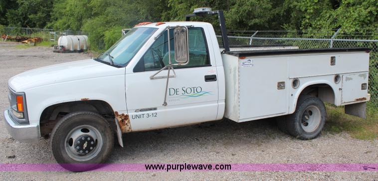 image for item J2233 1999 Chevrolet 3500 utility truck