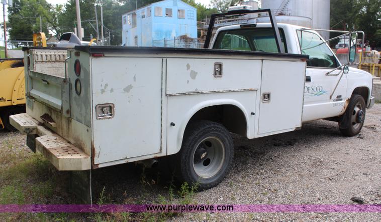 image for item J2233 1999 Chevrolet 3500 utility truck