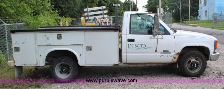 image for item J2233 1999 Chevrolet 3500 utility truck
