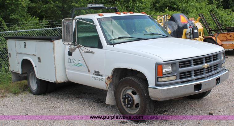 image for item J2233 1999 Chevrolet 3500 utility truck