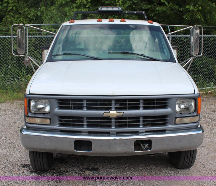 image for item J2233 1999 Chevrolet 3500 utility truck