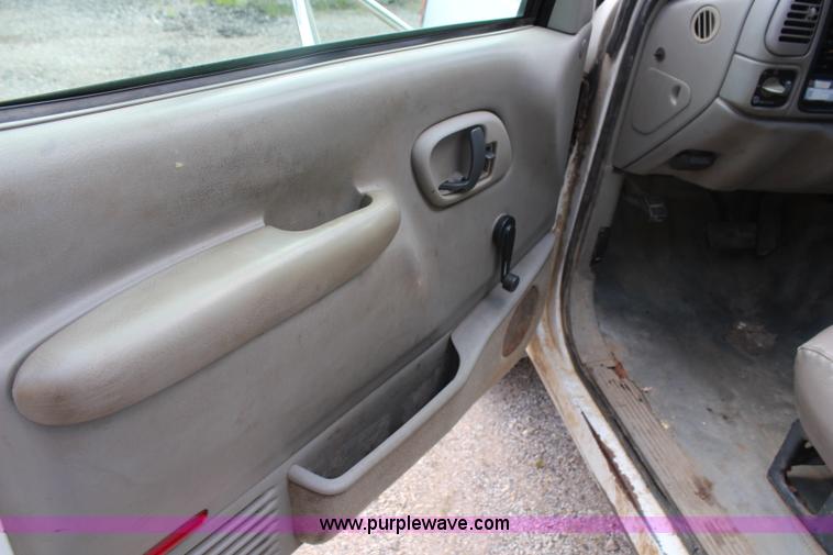 image for item J2233 1999 Chevrolet 3500 utility truck