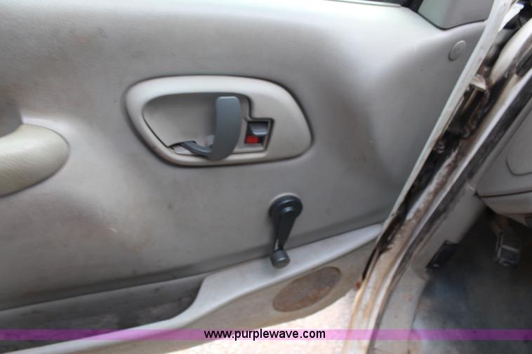 image for item J2233 1999 Chevrolet 3500 utility truck