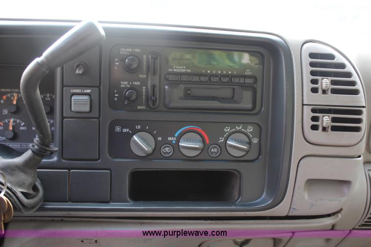 image for item J2233 1999 Chevrolet 3500 utility truck