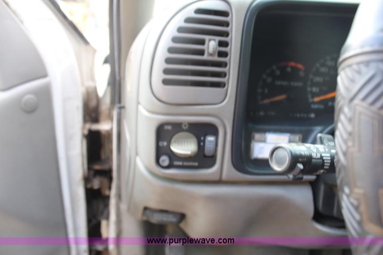 image for item J2233 1999 Chevrolet 3500 utility truck