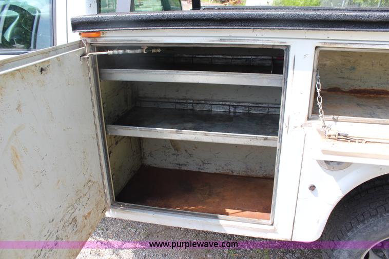 image for item J2233 1999 Chevrolet 3500 utility truck