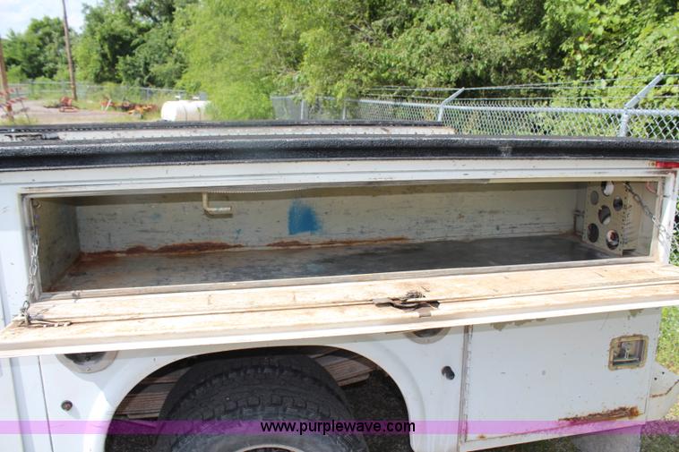 image for item J2233 1999 Chevrolet 3500 utility truck