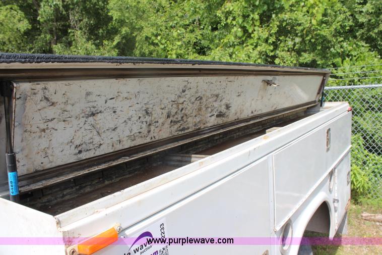 image for item J2233 1999 Chevrolet 3500 utility truck