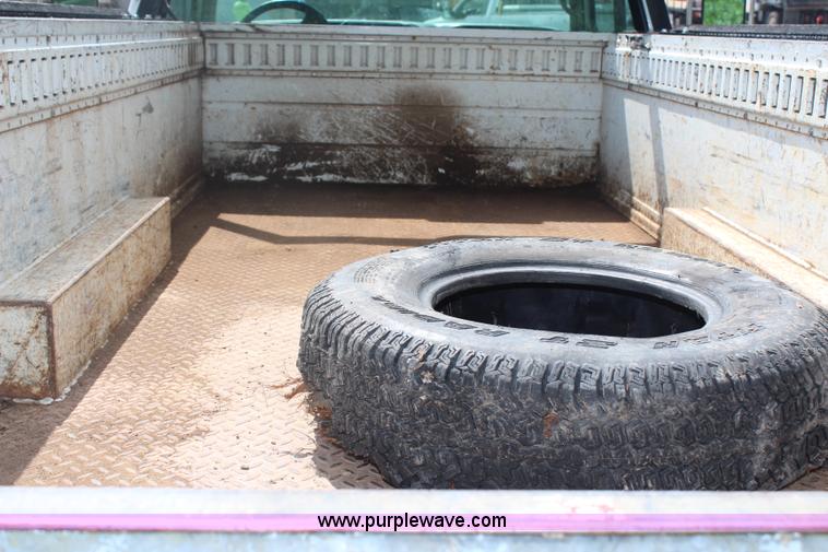 image for item J2233 1999 Chevrolet 3500 utility truck