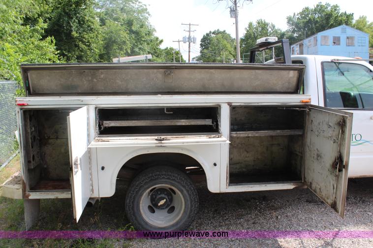 image for item J2233 1999 Chevrolet 3500 utility truck