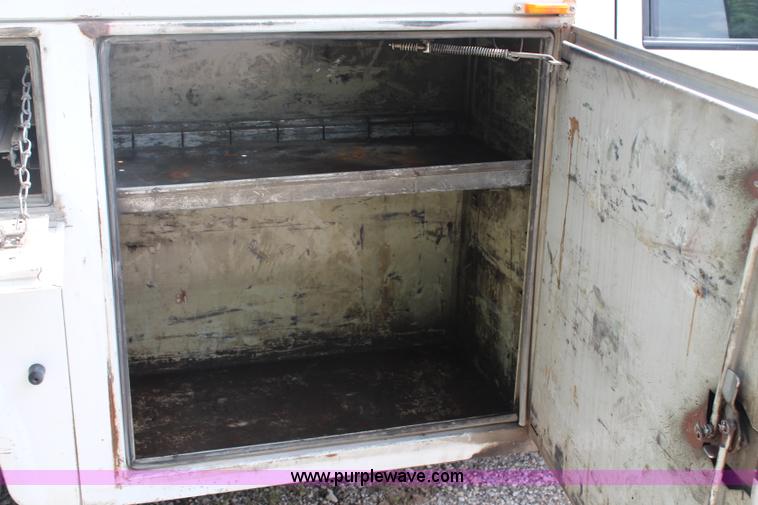 image for item J2233 1999 Chevrolet 3500 utility truck