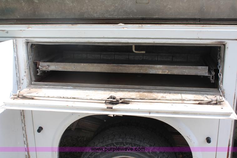 image for item J2233 1999 Chevrolet 3500 utility truck