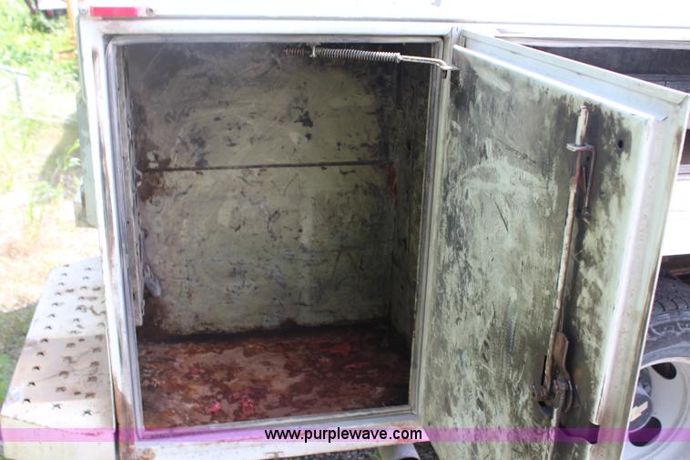 image for item J2233 1999 Chevrolet 3500 utility truck