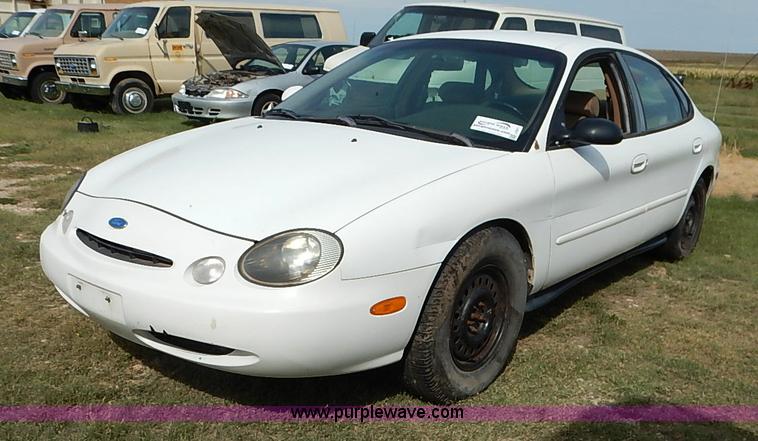 image for item J3011 1997 Ford Taurus GL