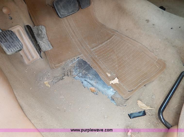 image for item J3011 1997 Ford Taurus GL