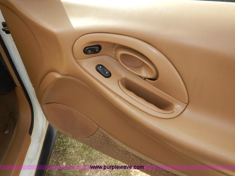 image for item J3011 1997 Ford Taurus GL