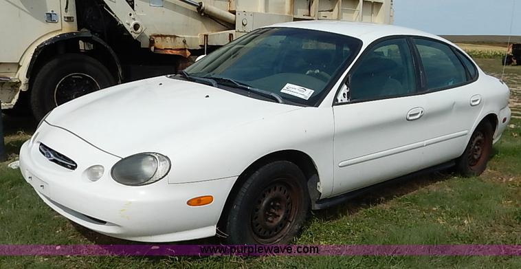 image for item J3013 1999 Ford Taurus SE
