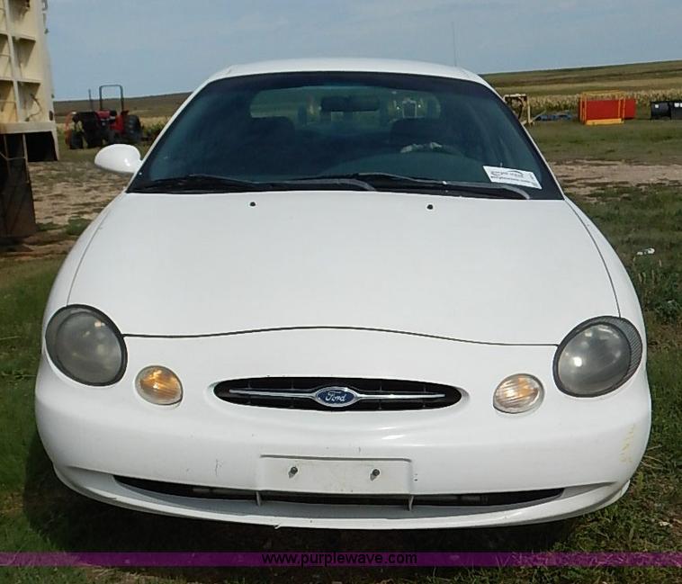 image for item J3013 1999 Ford Taurus SE