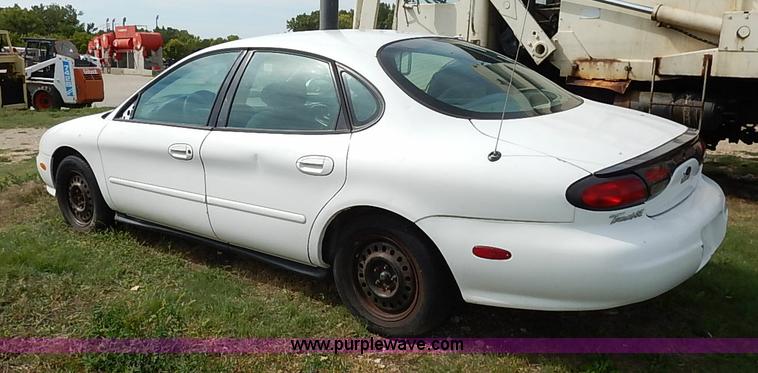 image for item J3013 1999 Ford Taurus SE