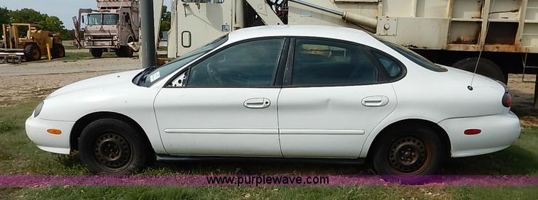 image for item J3013 1999 Ford Taurus SE