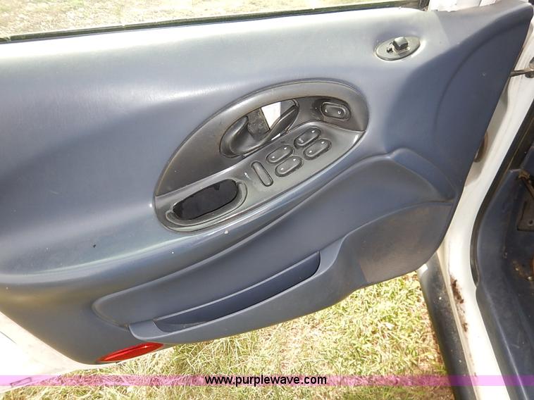 image for item J3013 1999 Ford Taurus SE