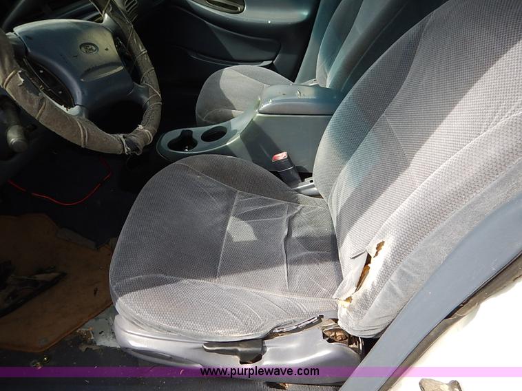 image for item J3013 1999 Ford Taurus SE