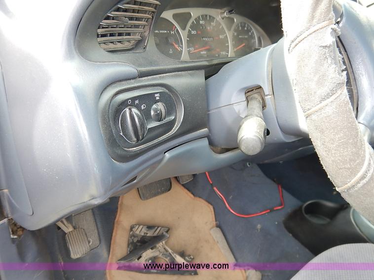 image for item J3013 1999 Ford Taurus SE