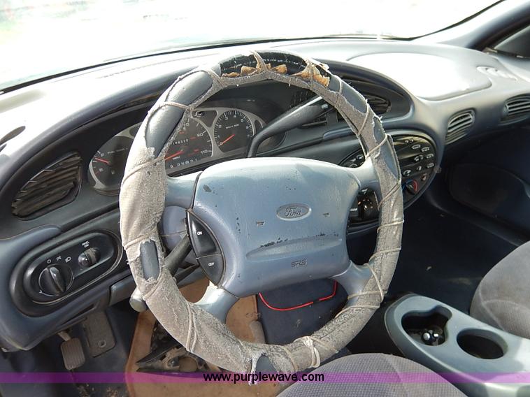 image for item J3013 1999 Ford Taurus SE